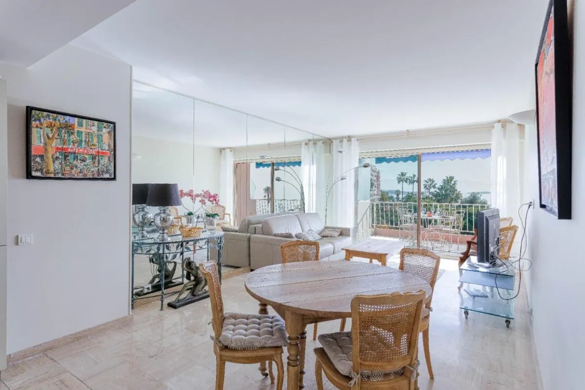 Image 4 of Reflets d’Azur – Vue mer, plage, neuf, moderne