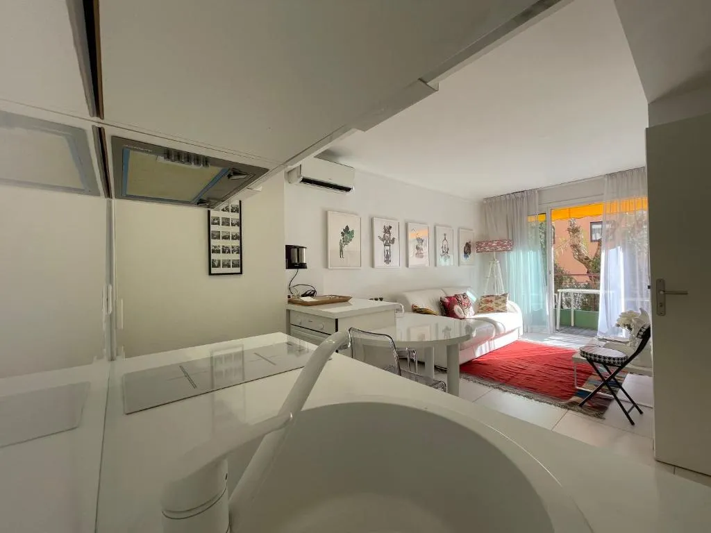 Image of Renovated Cannes Centre Banane balcon