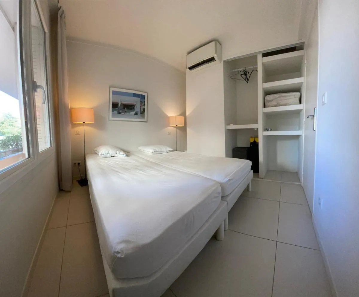 Image 6 of Renovated Cannes Centre Banane balcon