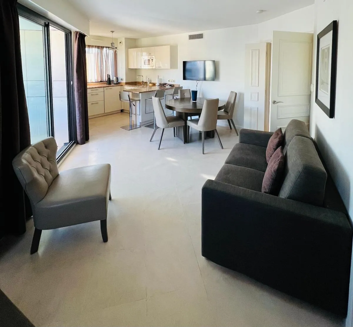 Image 2 of Residence Carlton Riviera