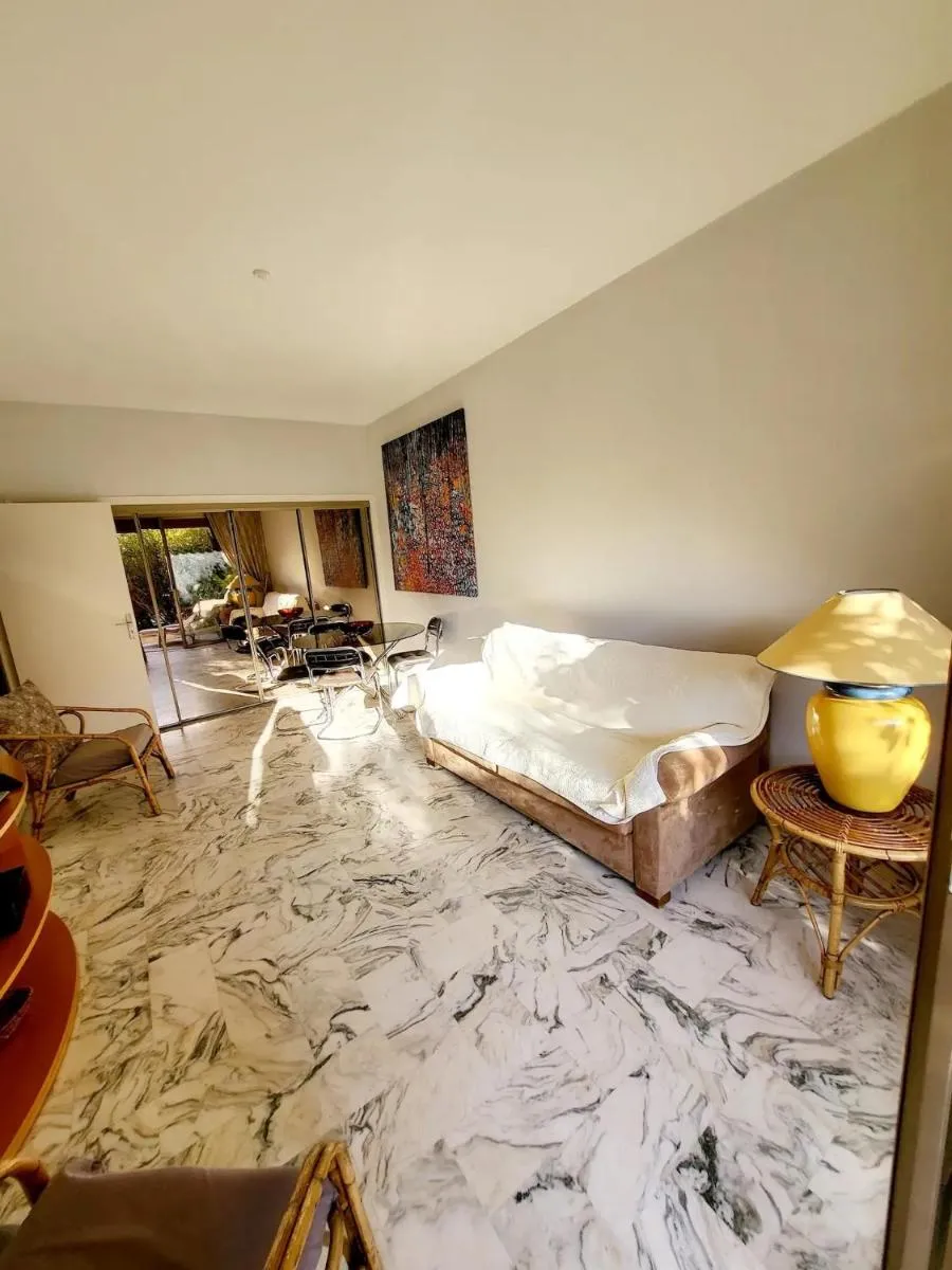 Image 6 of Résidence Fleurie One Bedroom Apartment