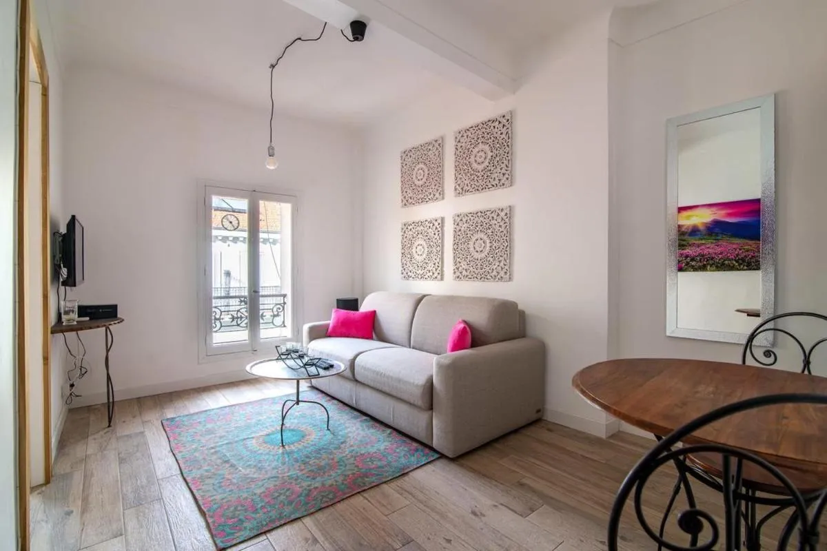 Image 4 of Romantic and new apartment in the famous Rue Meynadier in the supercentre of Cannes