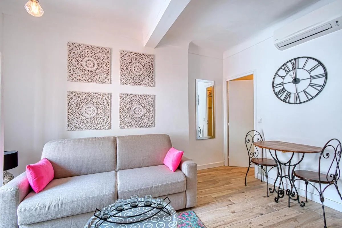 Image 3 of Romantic and new apartment in the famous Rue Meynadier in the supercentre of Cannes