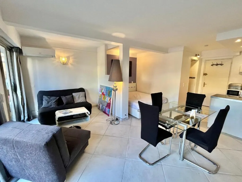 Image of Rouaze 2, by Welcome to Cannes