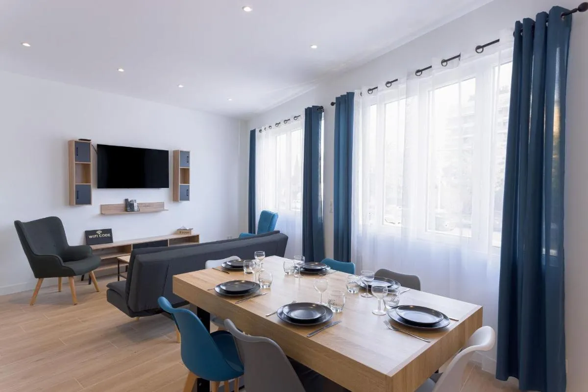 Image 4 of Rue De Bone by Halldis