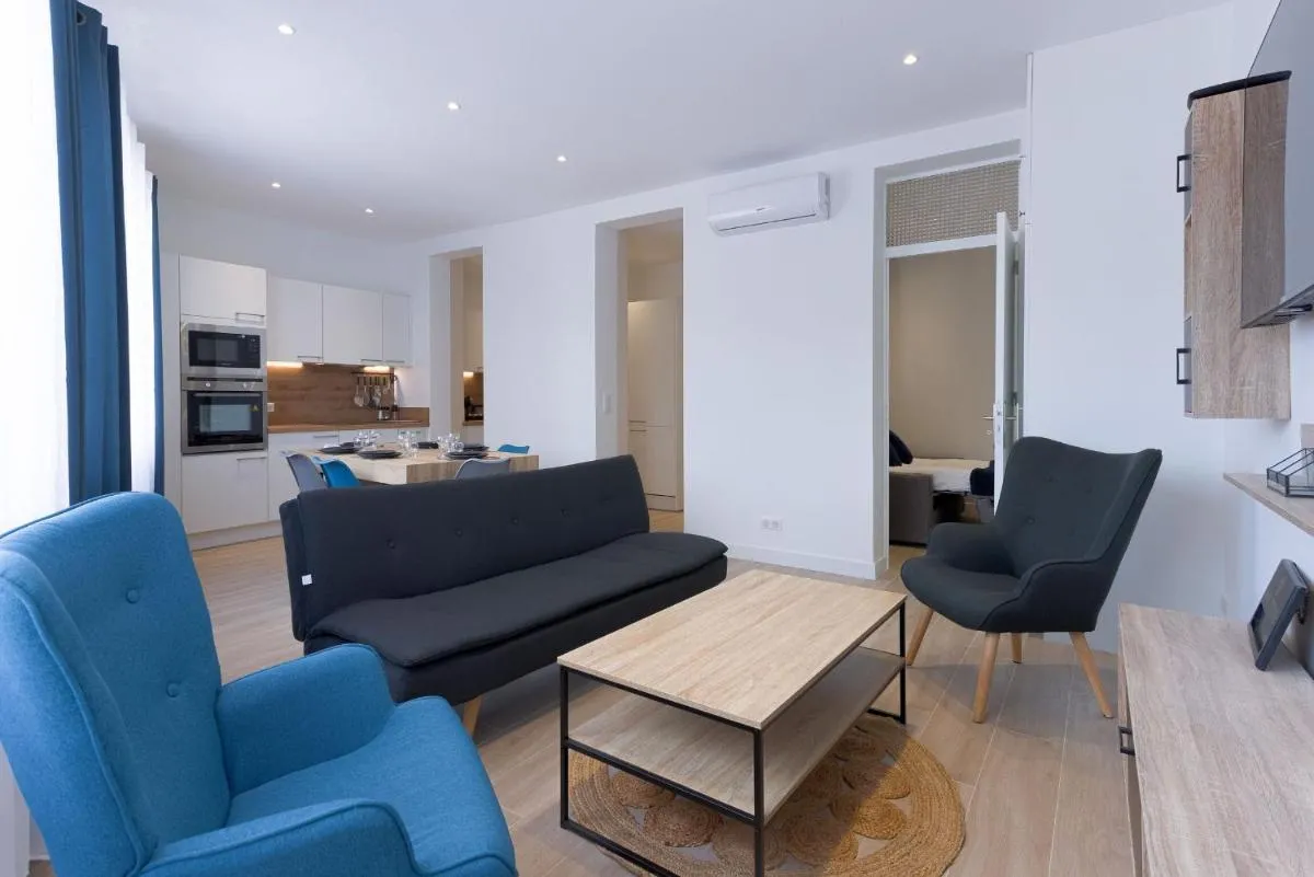 Image 3 of Rue De Bone by Halldis