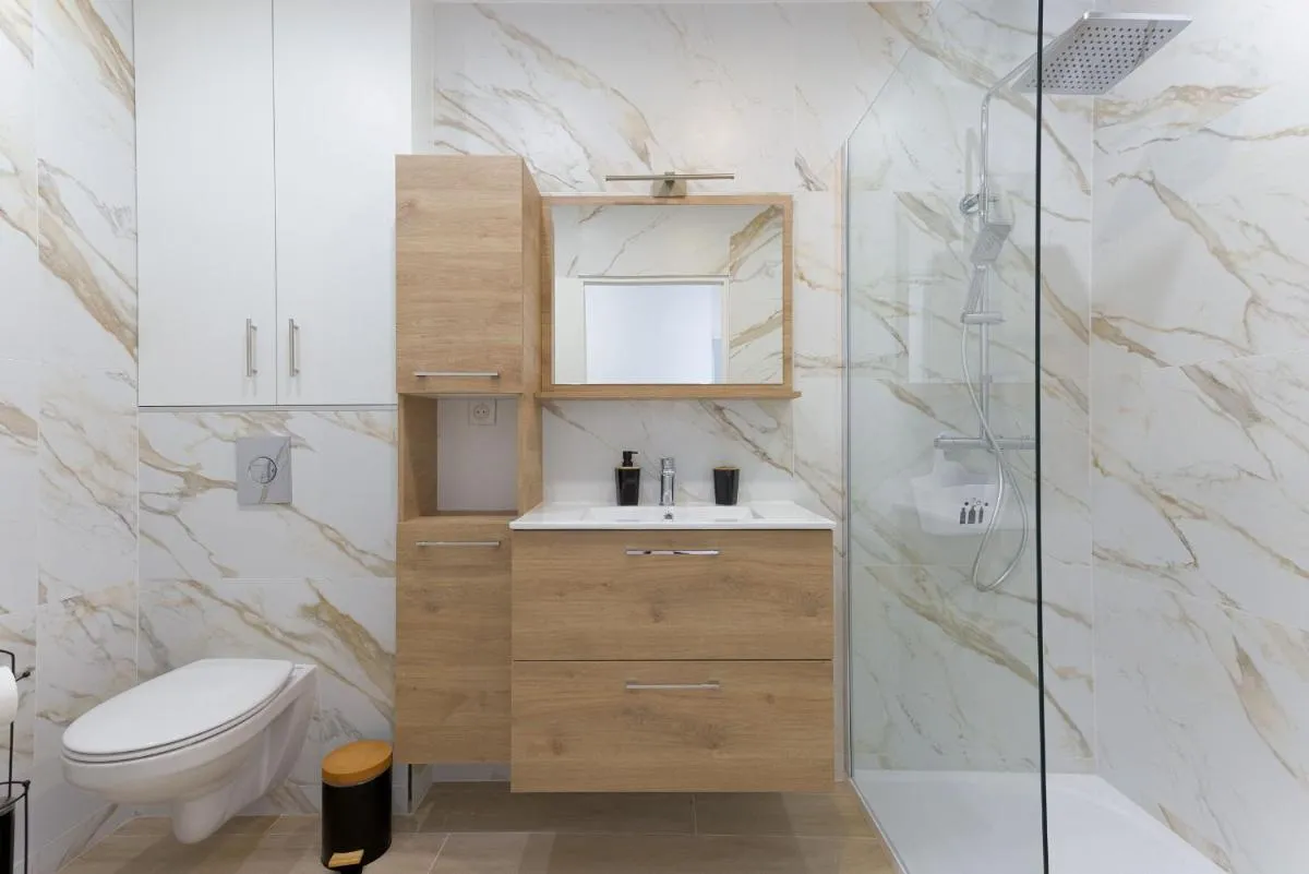 Image 2 of Rue De Bone by Halldis