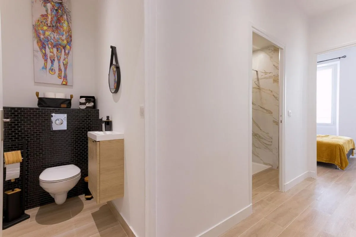 Image 6 of Rue De Bone by Halldis