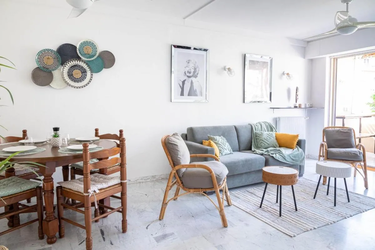 Image 3 of Rue d’Antibes Cannes Bright apartment with terrace