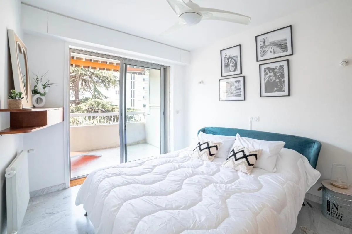Image 5 of Rue d’Antibes Cannes Bright apartment with terrace
