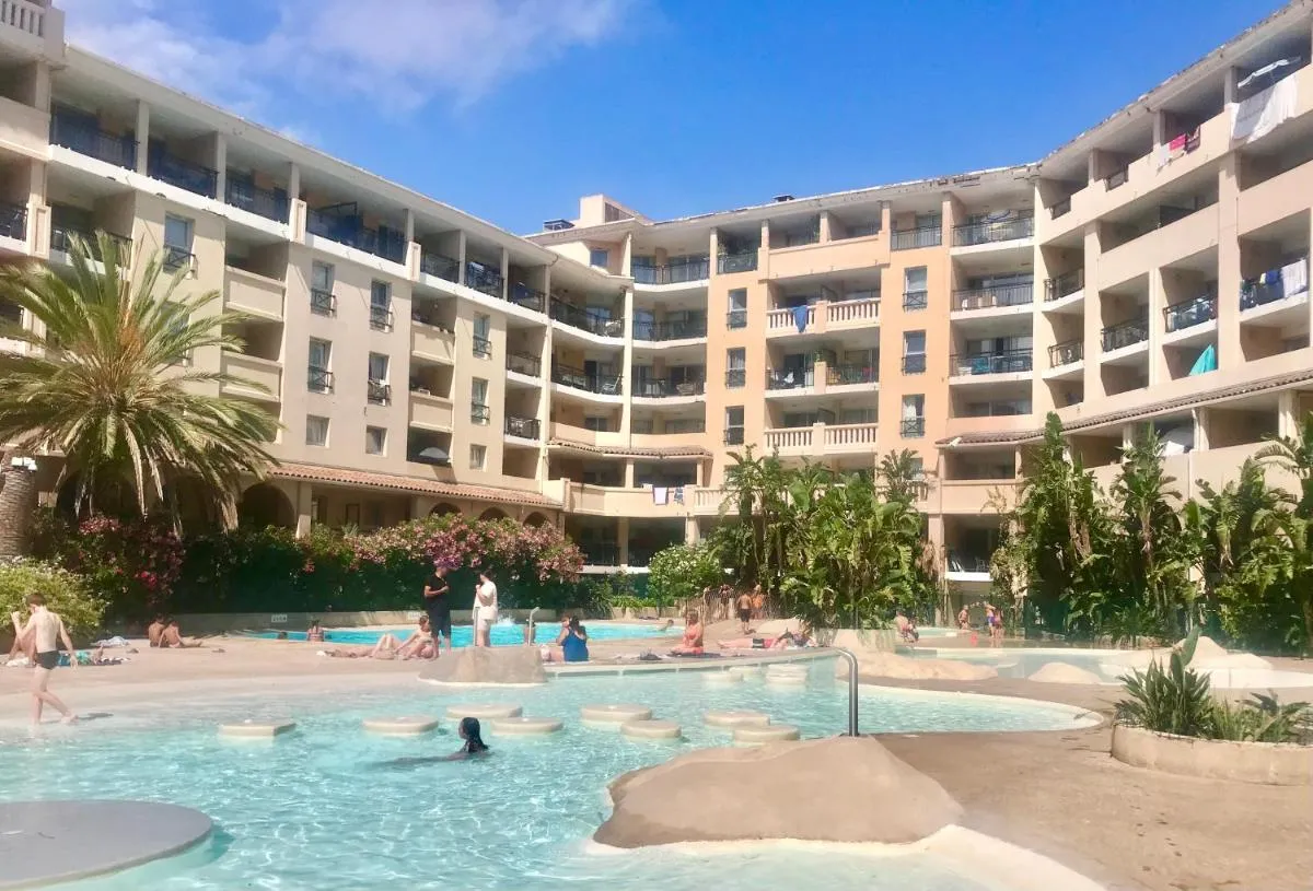 Image 2 of STEPS TO THE BEACH apart in CANNES with Parking