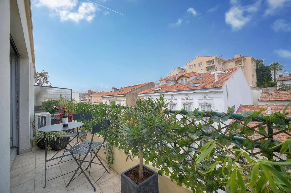 Image 5 of STUDIO LUMINEUX 200 m DES PLAGES A0B192