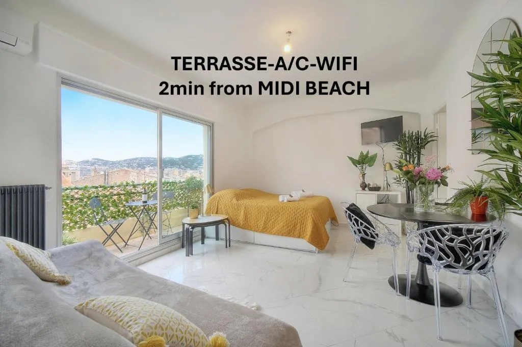 Image of STUDIO LUMINEUX 200 m DES PLAGES A0B192