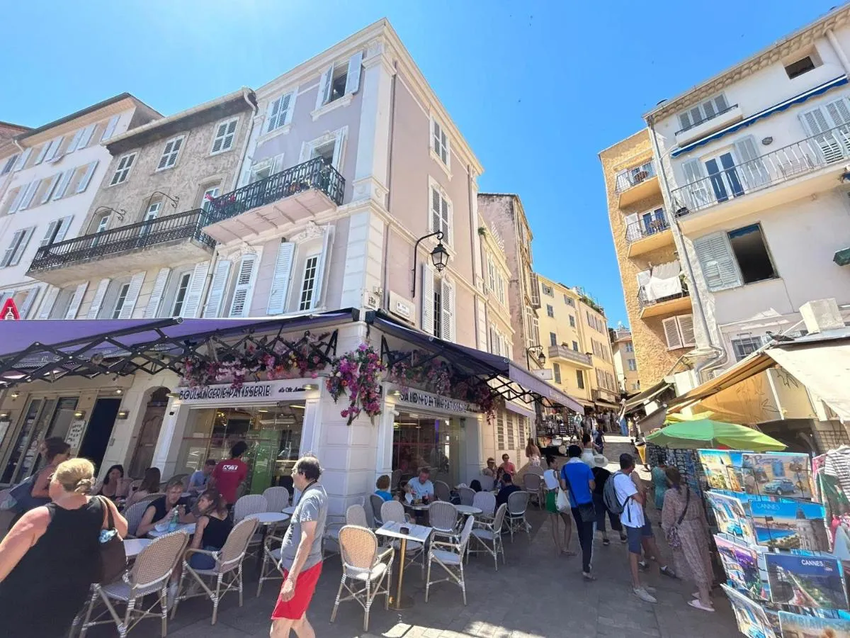 Image 5 of STUDIO MODERNE CENTRE HISTORIQUE DE CANNES VIEUX PORT-BAS SUQUET l- A0B65