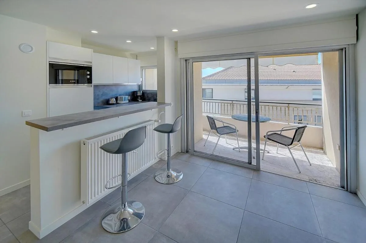 Image 6 of STUDIO MODERNE RENOVE 2MiN CROISETTE A0B166