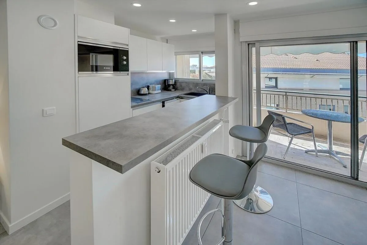 Image 2 of STUDIO MODERNE RENOVE 2MiN CROISETTE A0B166