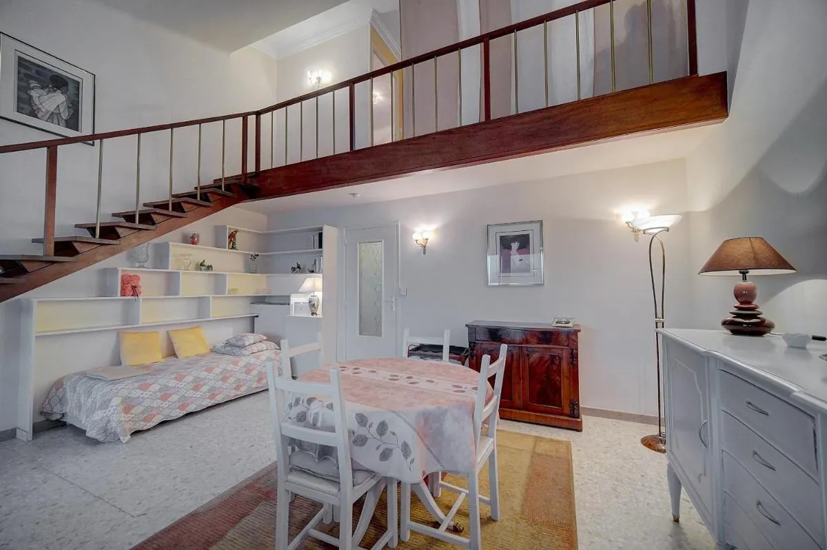 Image 1 of SUPERBE DUPLEX IDEALEMENT SITUE PROCHE PLAGES AVEC GRANDE TERRASSE VUE PORT !l A1B59