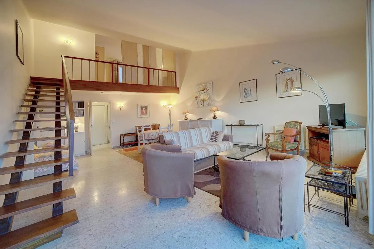 Image 4 of SUPERBE DUPLEX IDEALEMENT SITUE PROCHE PLAGES AVEC GRANDE TERRASSE VUE PORT !l A1B59