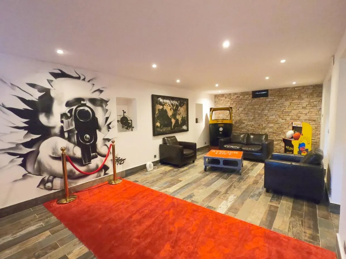 Image 4 of SUPERBE MAISON 6 ch, 4 sdb, terrasses et billard