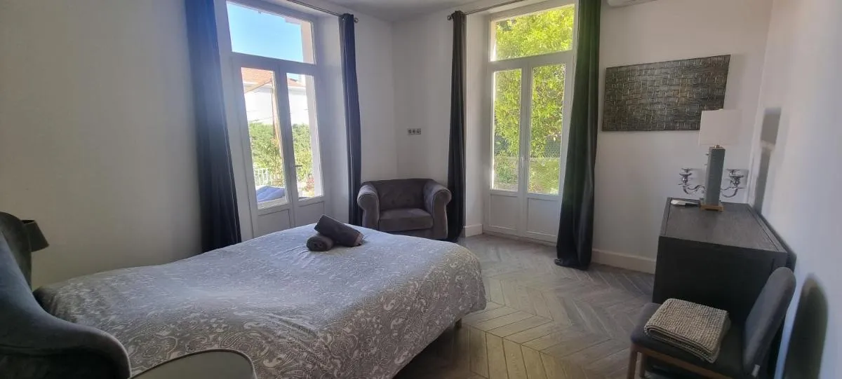 Image 1 of SUPERBE MAISON 6 ch, 4 sdb, terrasses et billard