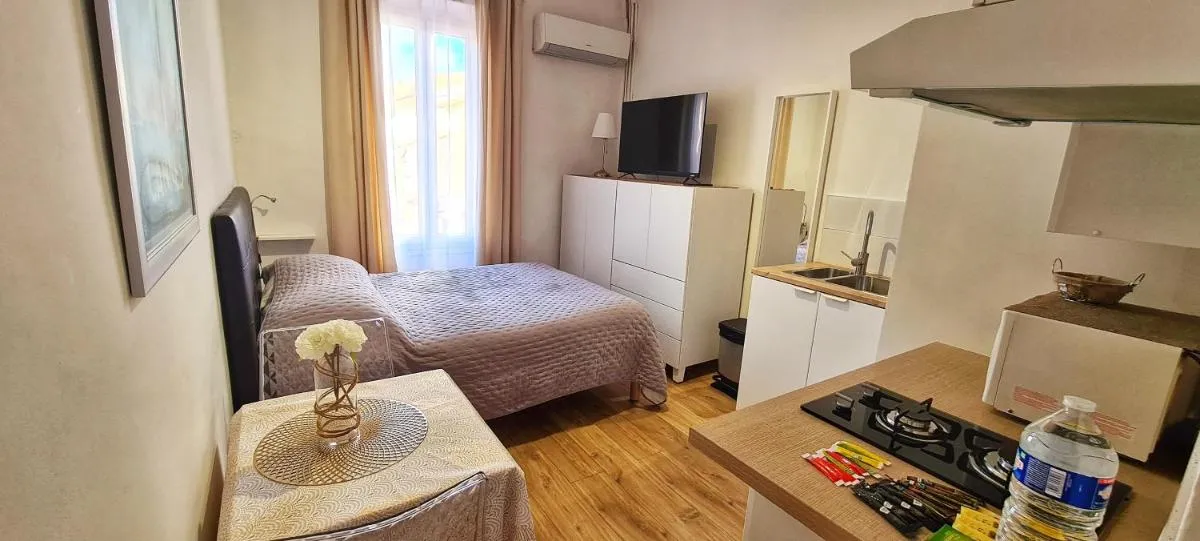 Image 1 of SeaYouSoon Inn Cannes – Studios