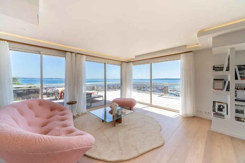 Image of Somptuous sea-view 3 bedrooms penthouse Cannes Mouré Rouge