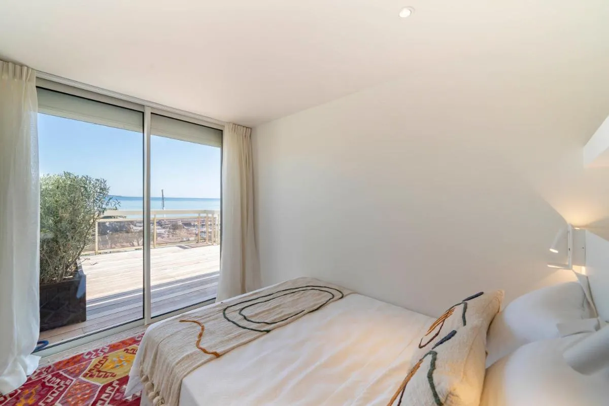 Image 6 of Somptuous sea-view 3 bedrooms penthouse Cannes Mouré Rouge