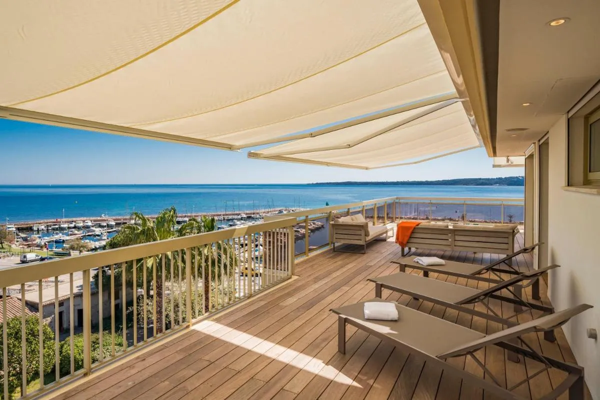 Image 5 of Somptuous sea-view 3 bedrooms penthouse Cannes Mouré Rouge