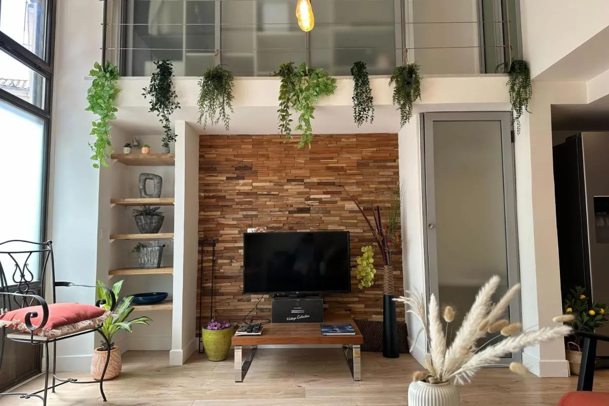 Image 2 of Spacious duplex near the city center of Cannes