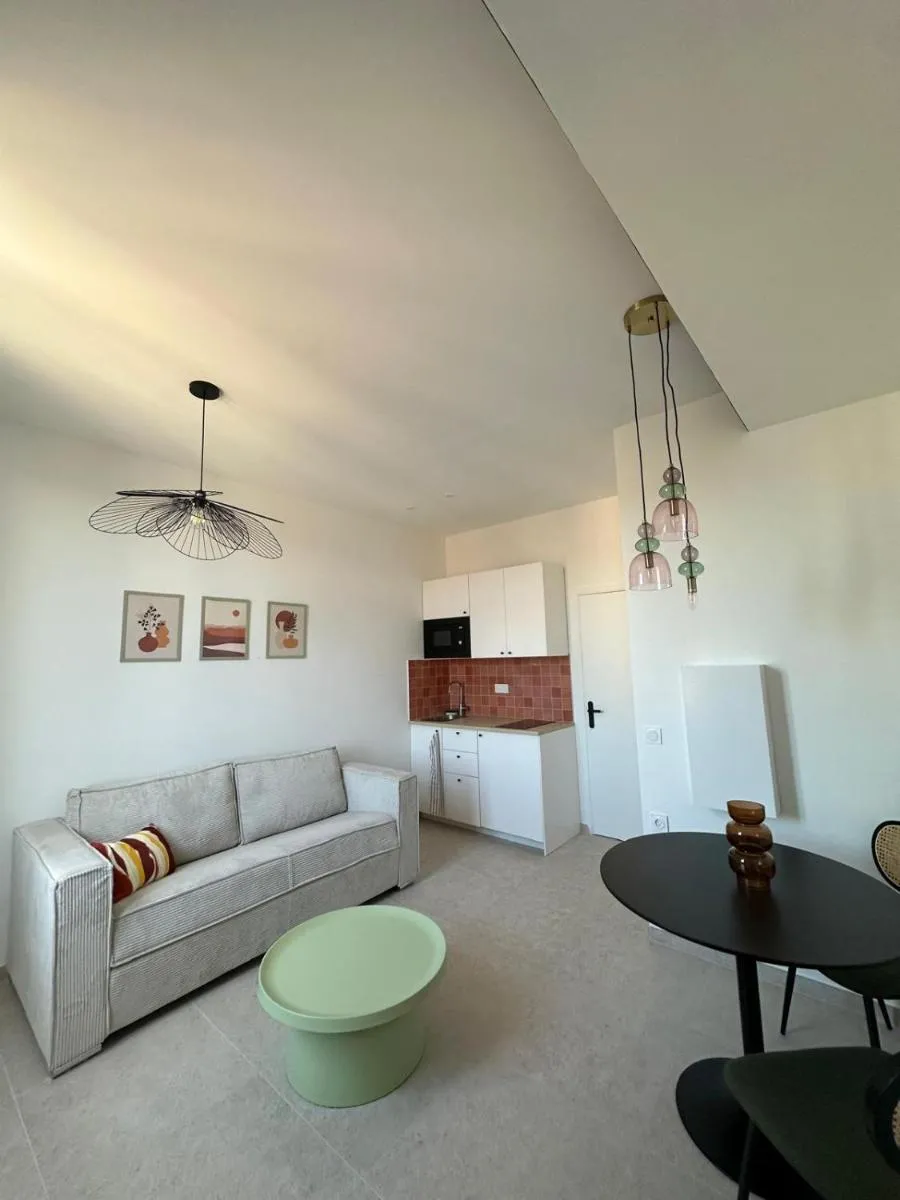 Image 2 of Studio Cocon – Entièrement rénové – 4 couchages – 600m de la Gare de Cannes