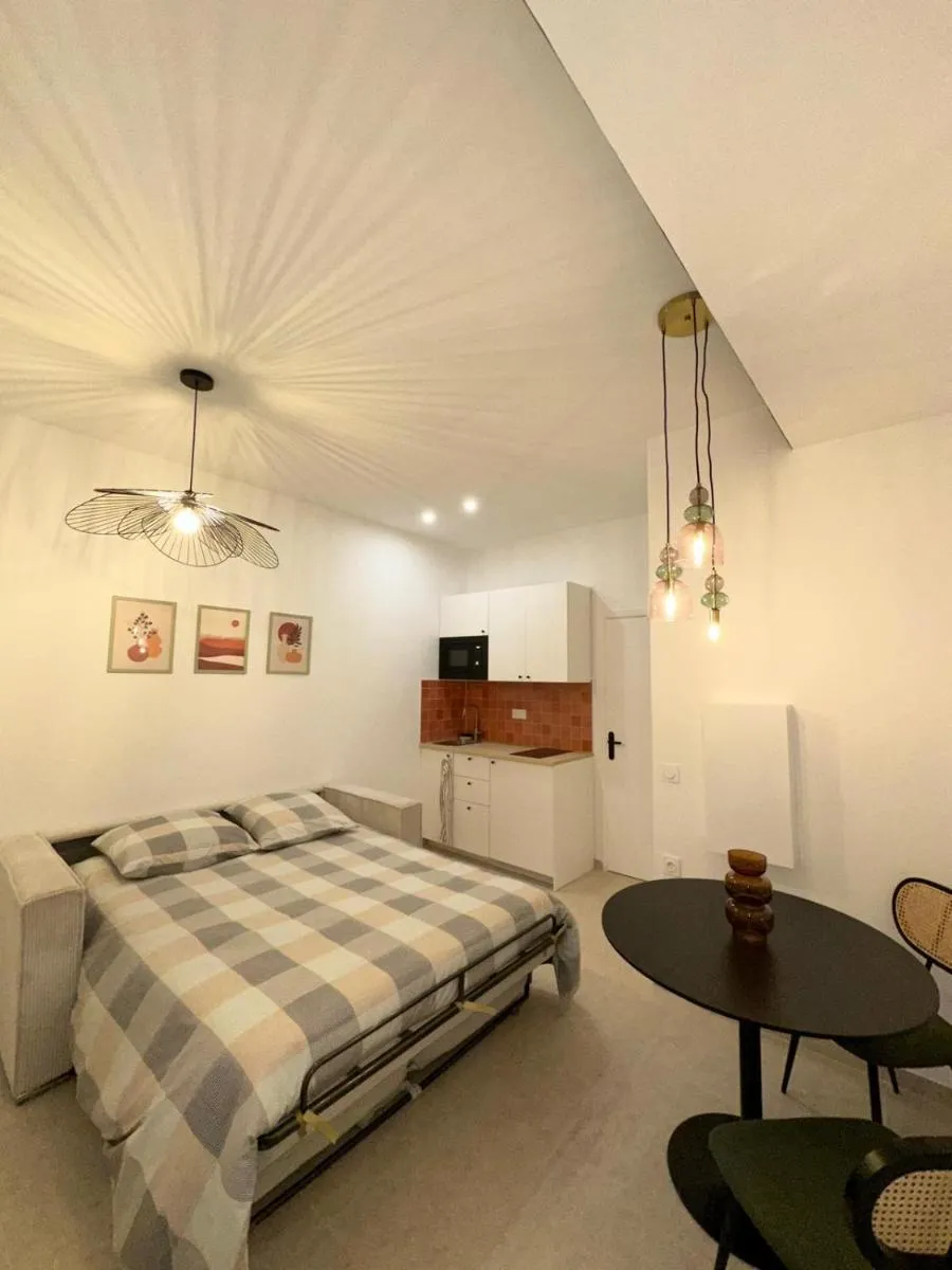 Image 3 of Studio Cocon – Entièrement rénové – 4 couchages – 600m de la Gare de Cannes