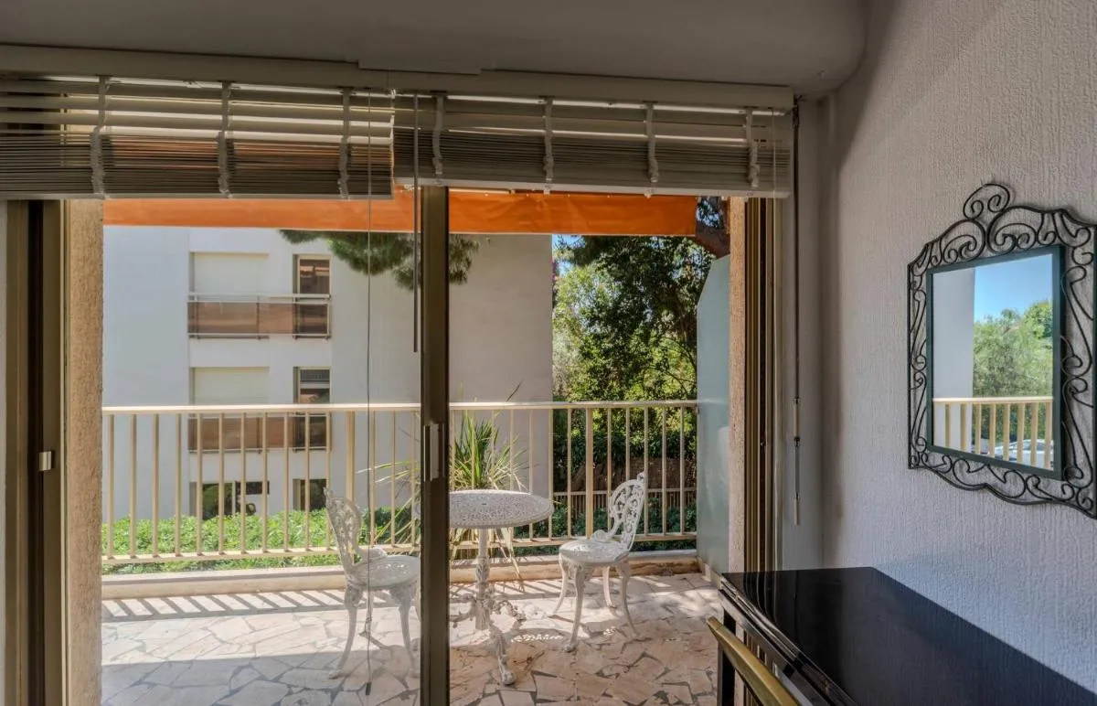 Image 5 of Studio Fenelon terrasse et Parking Cannes