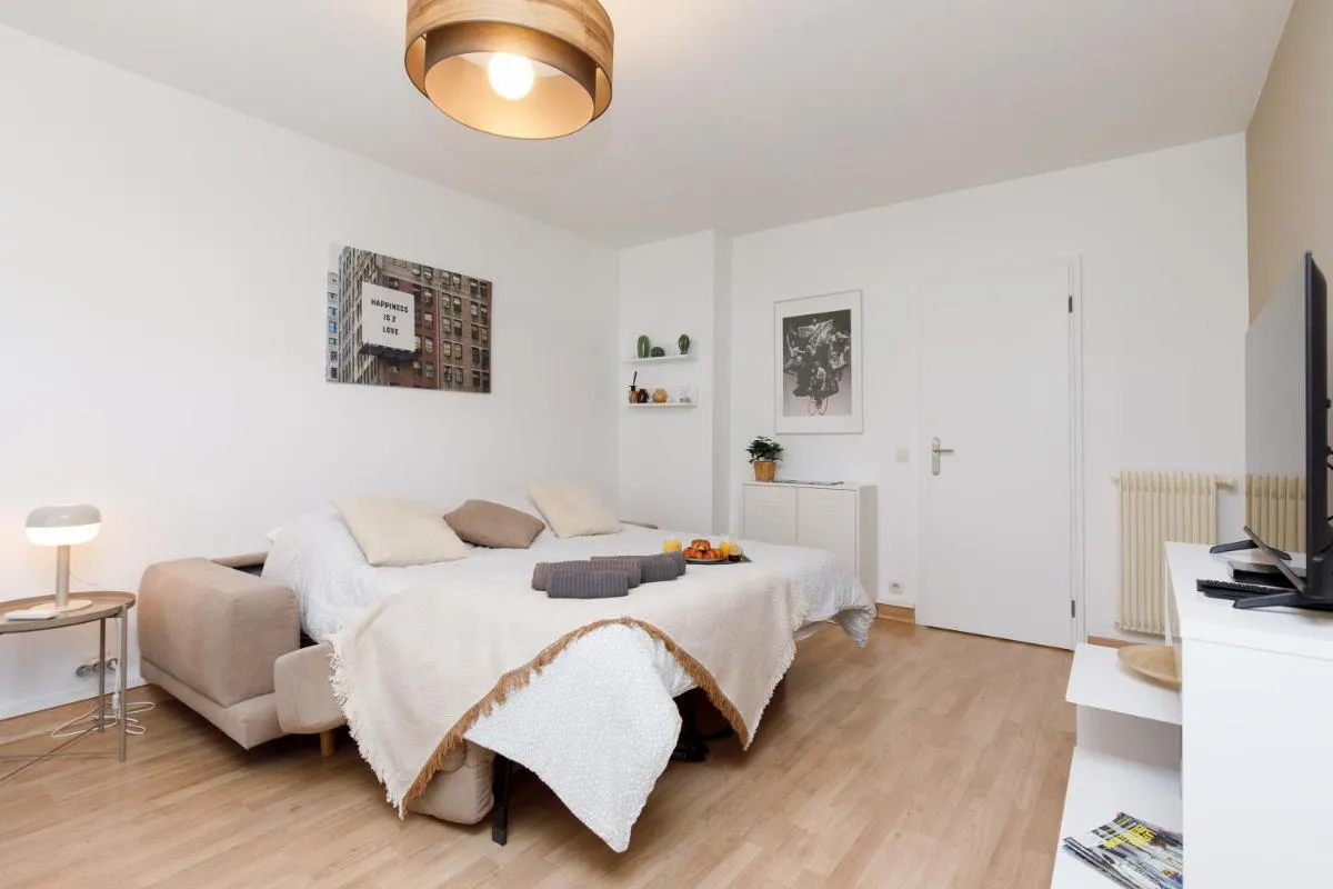 Image 1 of Studio très spacieux et Design LE BELLA Climatisé