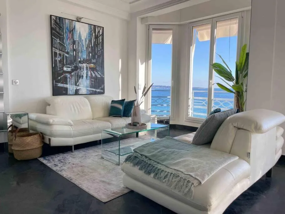 Image of Stunning 2 bedroom flat with sea view on Croisette