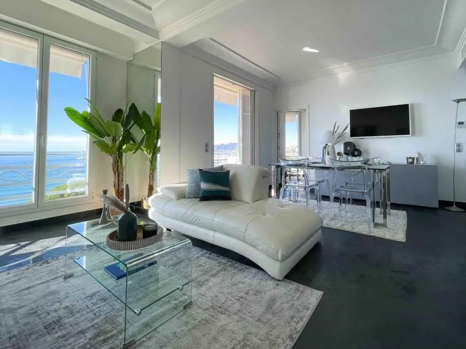 Image 4 of Stunning 2 bedroom flat with sea view on Croisette