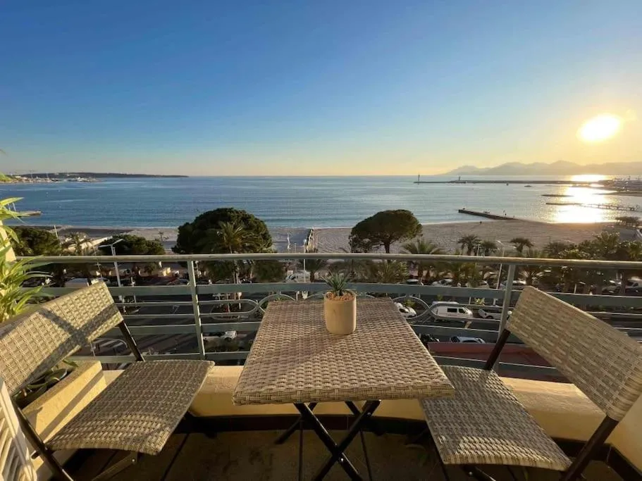 Image 5 of Stunning 2 bedroom flat with sea view on Croisette