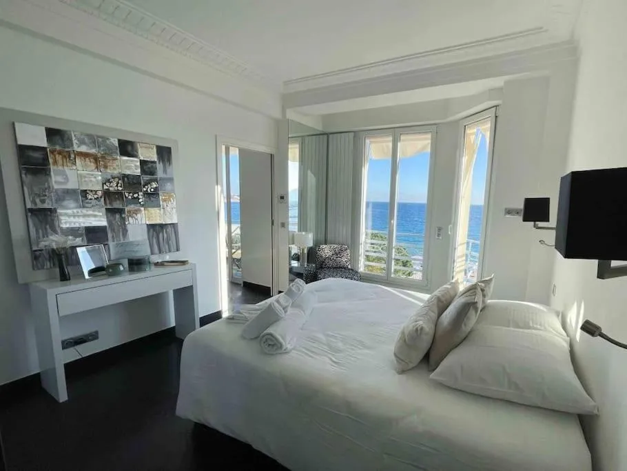 Image 6 of Stunning 2 bedroom flat with sea view on Croisette