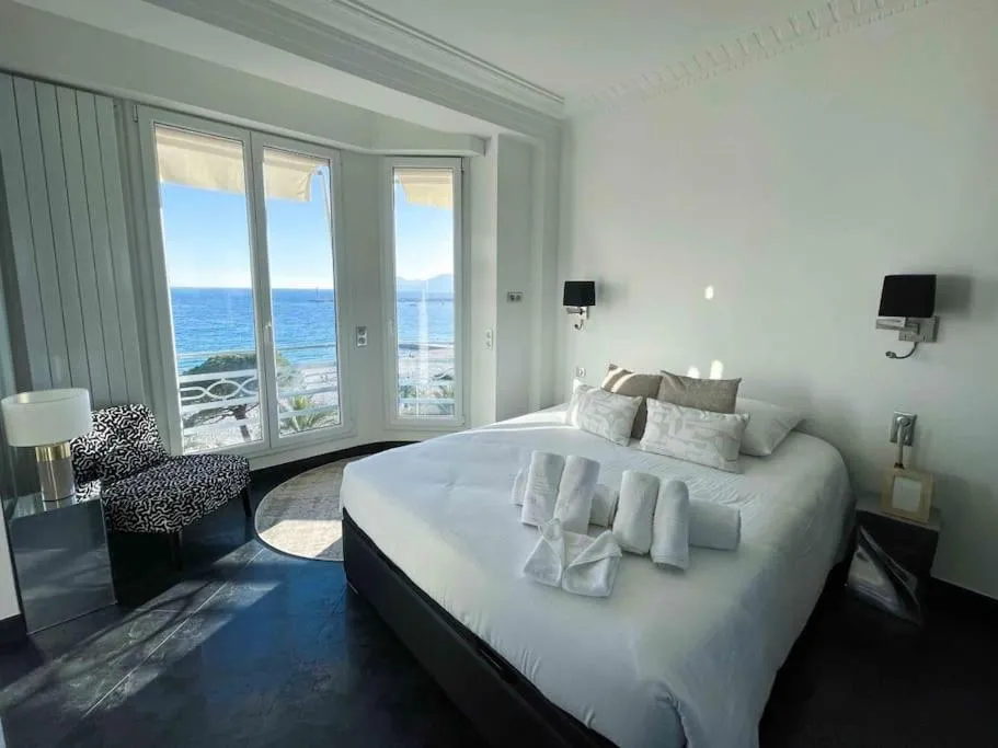 Image 1 of Stunning 2 bedroom flat with sea view on Croisette