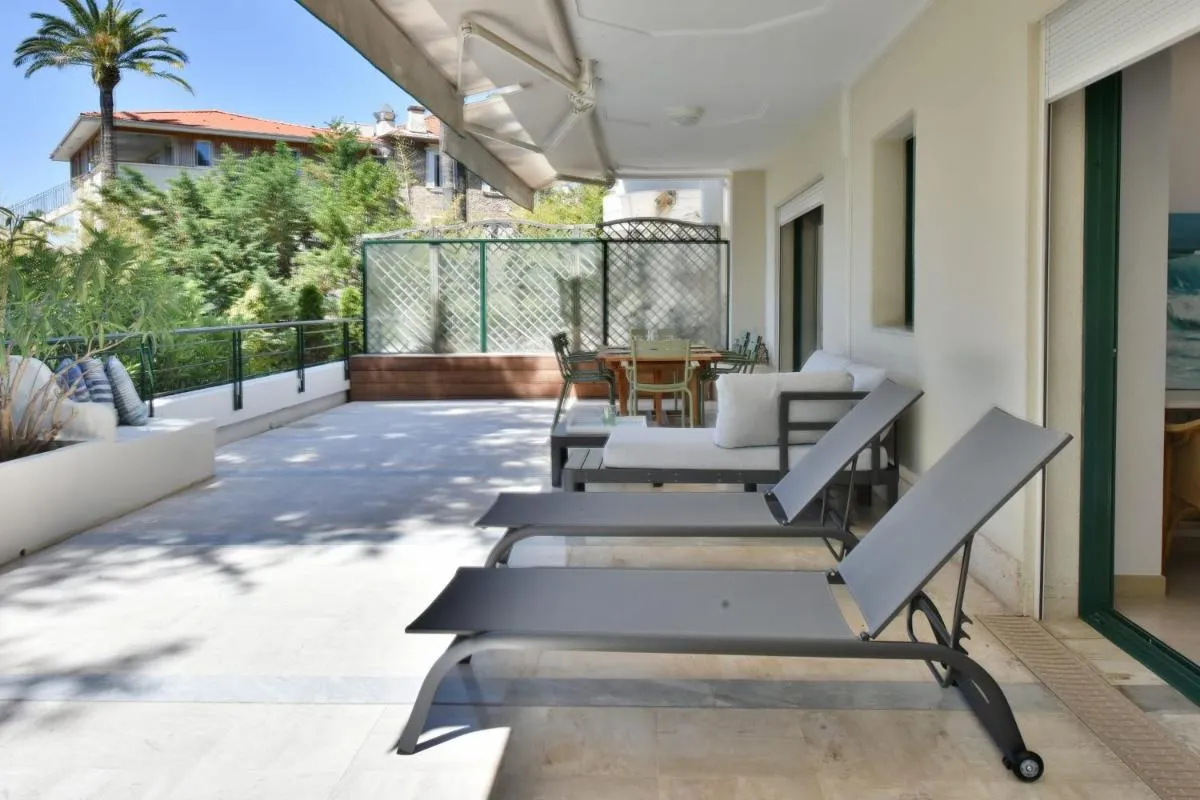 Image 2 of Stunning 3-Br Apartment with Large Terrace and Pool