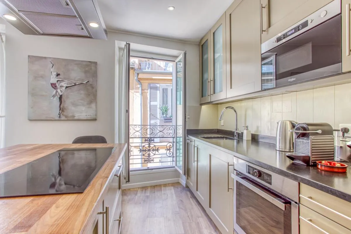 Image 3 of Style in Cannes-Beautiful Apt-5 mins stroll to Festival-Beach-Port