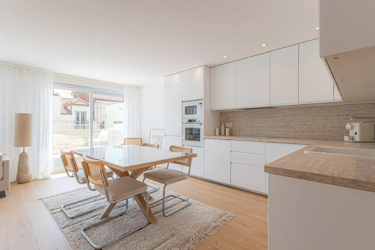 Image 1 of Sublime 3 pièces entièrement rénové dans le centre de Cannes