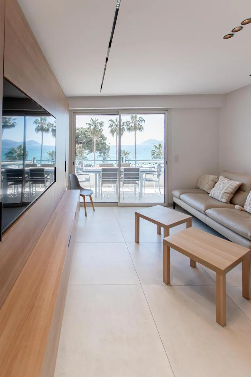 Image 6 of Sublime T3 de standing – Croisette Cannes – Vue mer