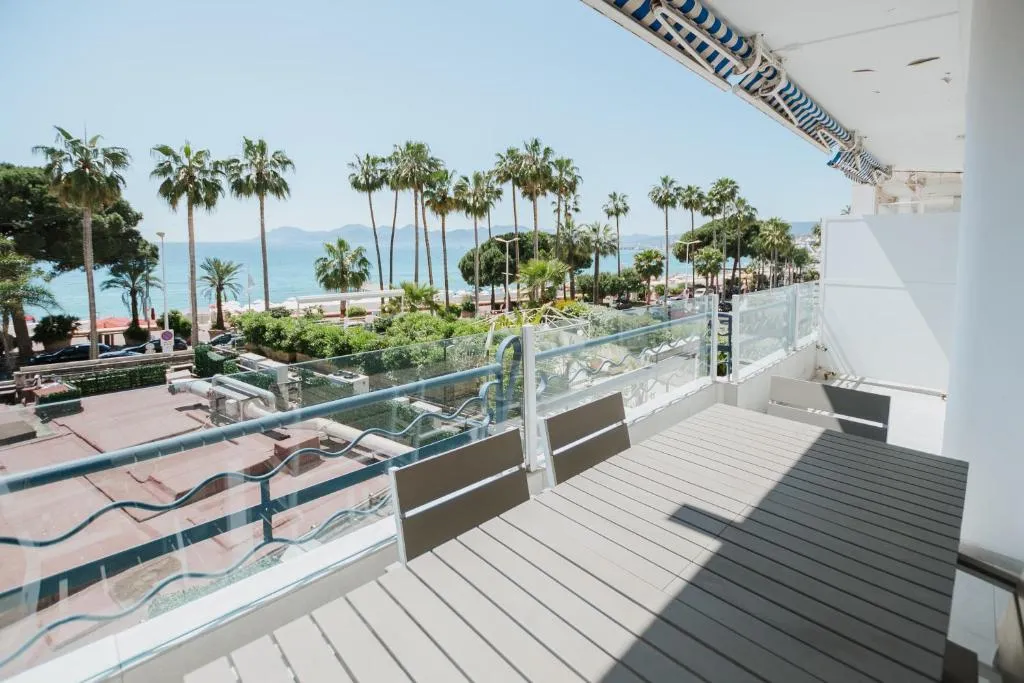 Image of Sublime T3 de standing – Croisette Cannes – Vue mer