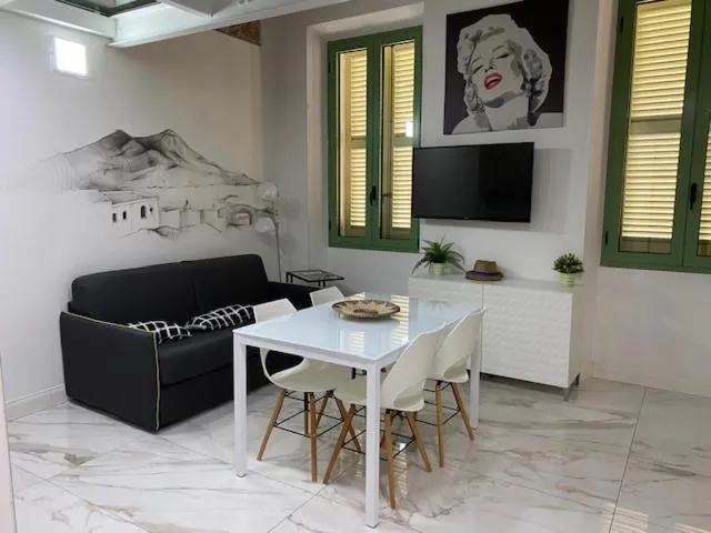 Image 4 of Sunflower apartments