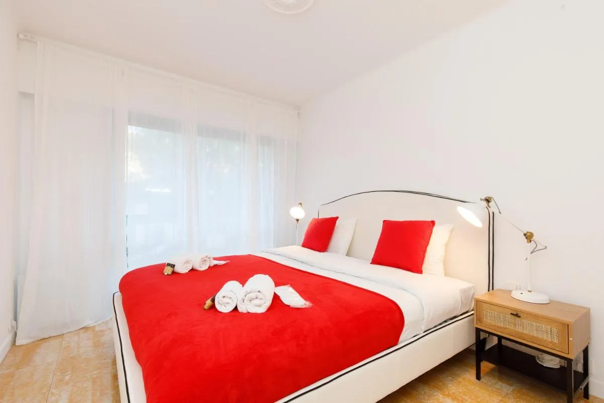 Image 1 of Super Californie YourHostHelper