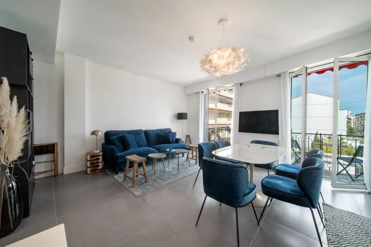 Image 2 of Superb 55m2 apartment – Heart of Cannes – 2BR4p