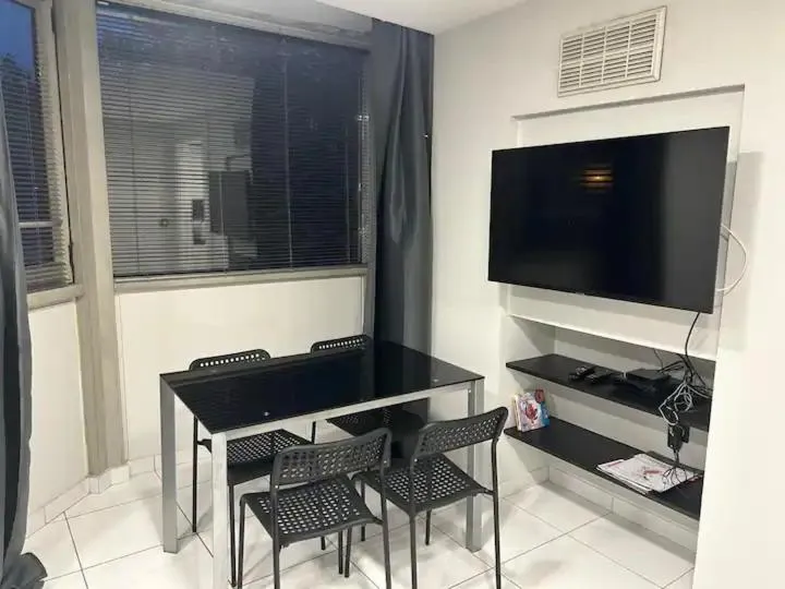 Image 5 of Superbe Appartement avec terrasse 2 chambres, 4 à 5 couchages piscine, à deux pas des plages et de la Croisette