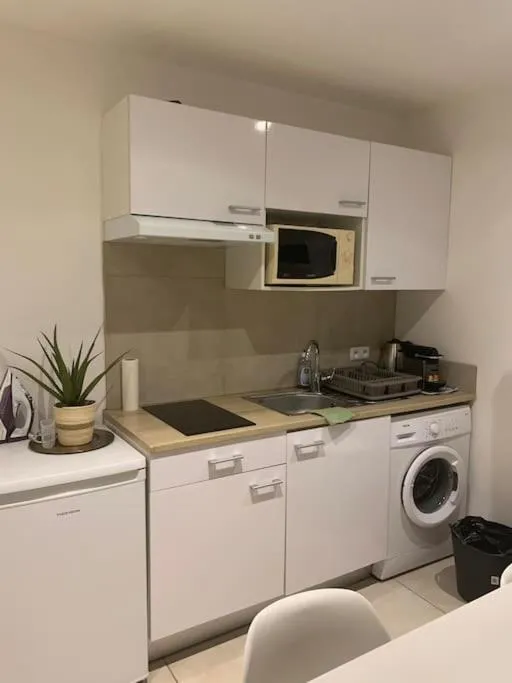 Image 3 of Superbe studio proche palais et plages à pieds