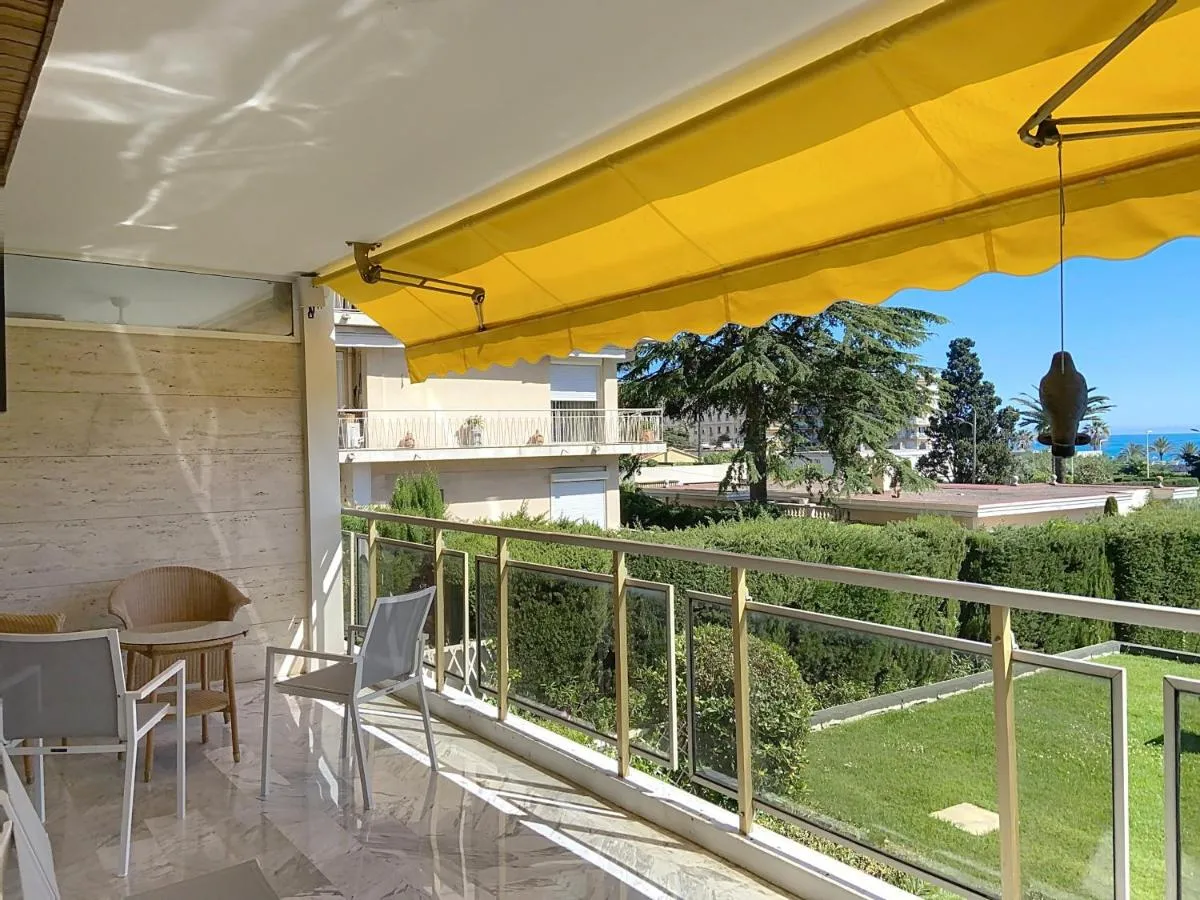 Image 6 of Superbes prestations terrasse piscine mer 350L