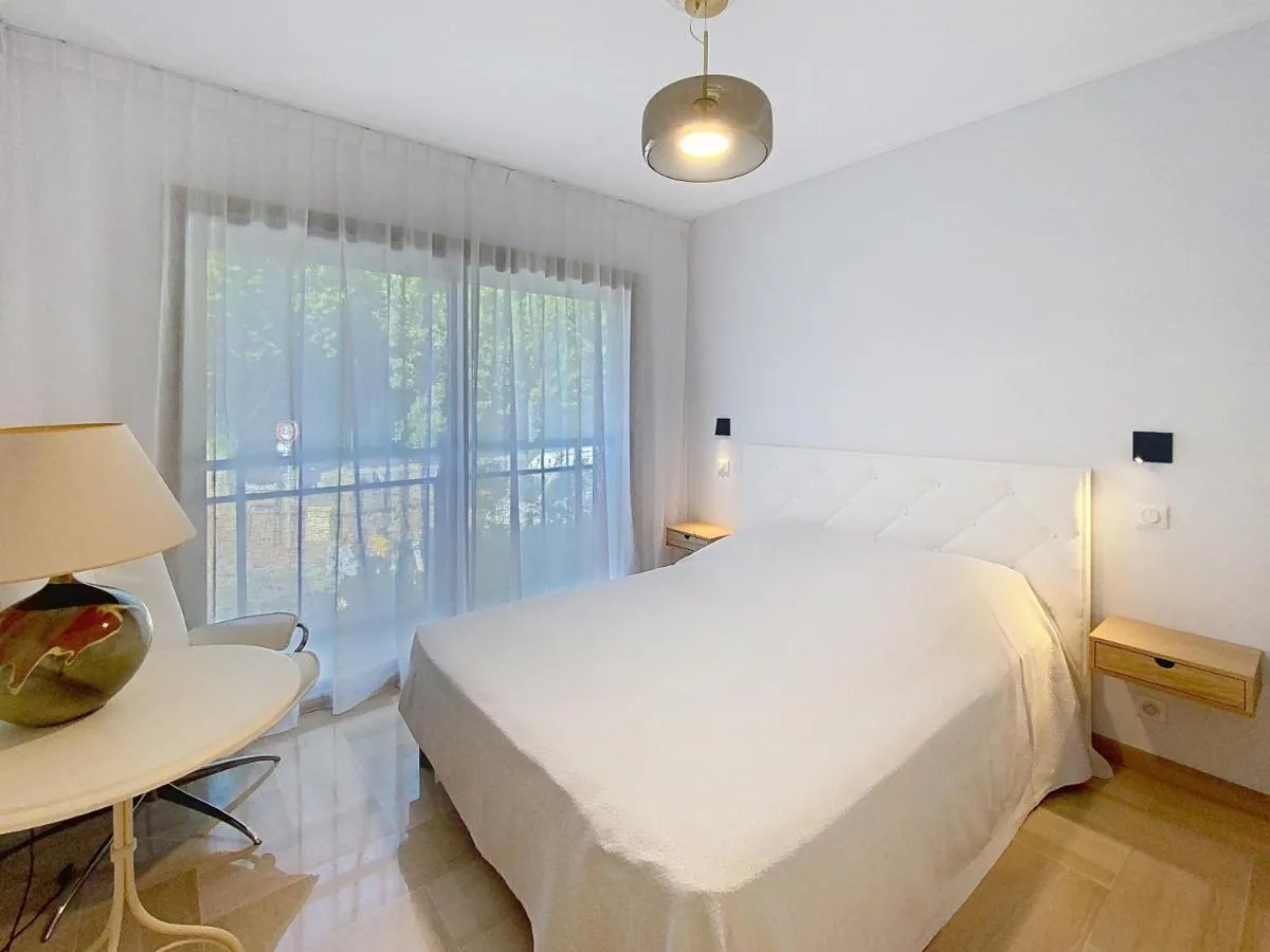 Image 1 of Superbes prestations terrasse piscine mer 350L